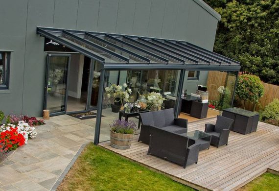 Black canopy with an occupying garden porch